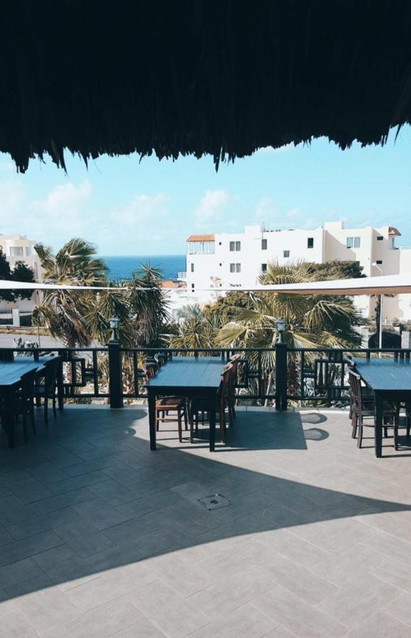 Hector Suites & Beach Hotel Curacao Exteriör bild